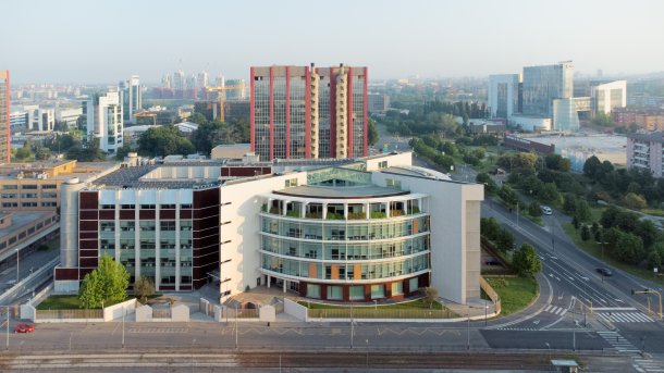 1753951208_001_gio╠Çcenter.jpg